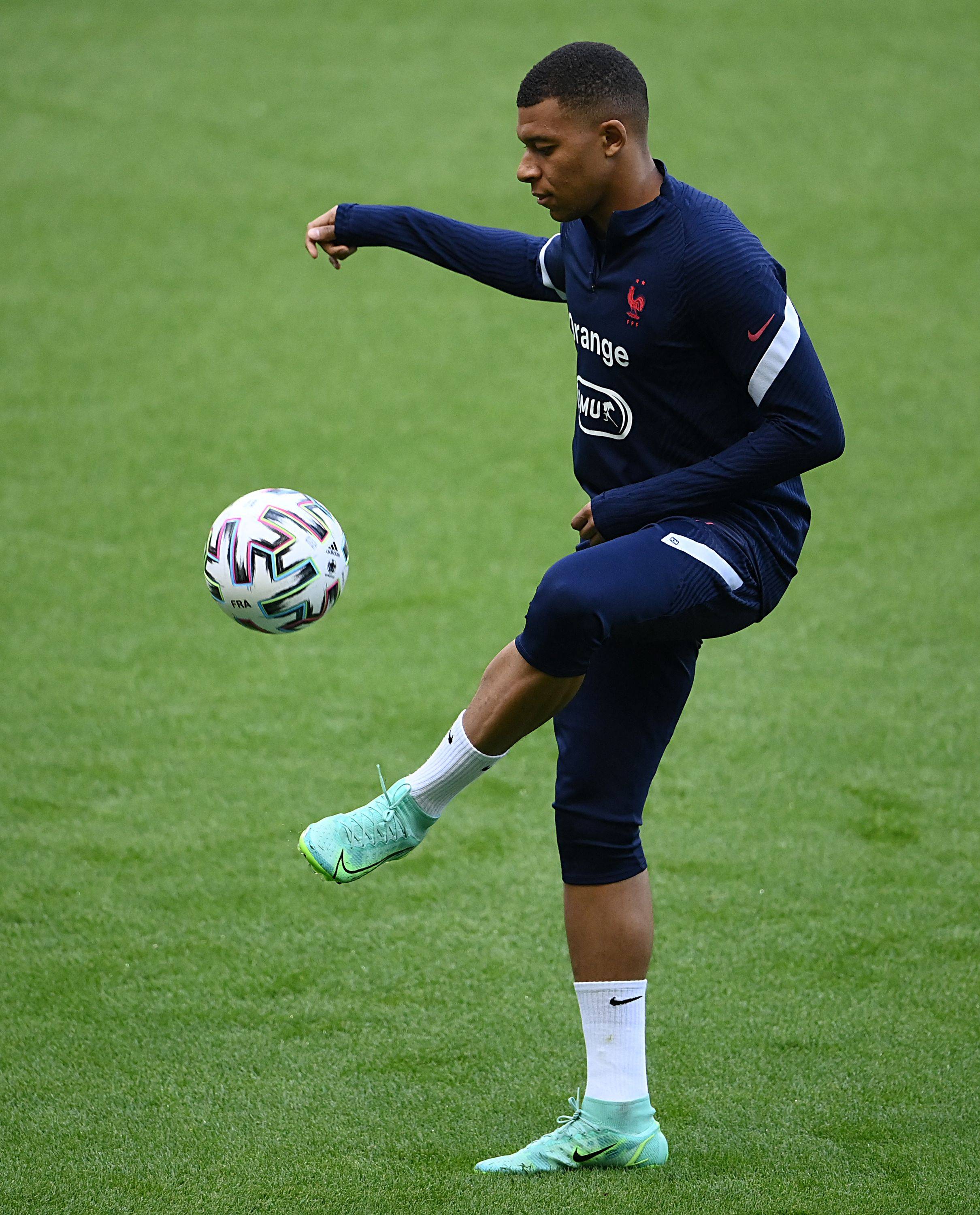 经纪人：那不勒斯今夏也有意博尼，但奥西利奥起了决定性作用（经纪人：那不勒斯今夏曾想签博尼，奥西利奥发挥决定性作用）